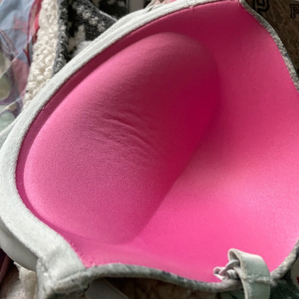 PINK bra - Picture 5 of 6
